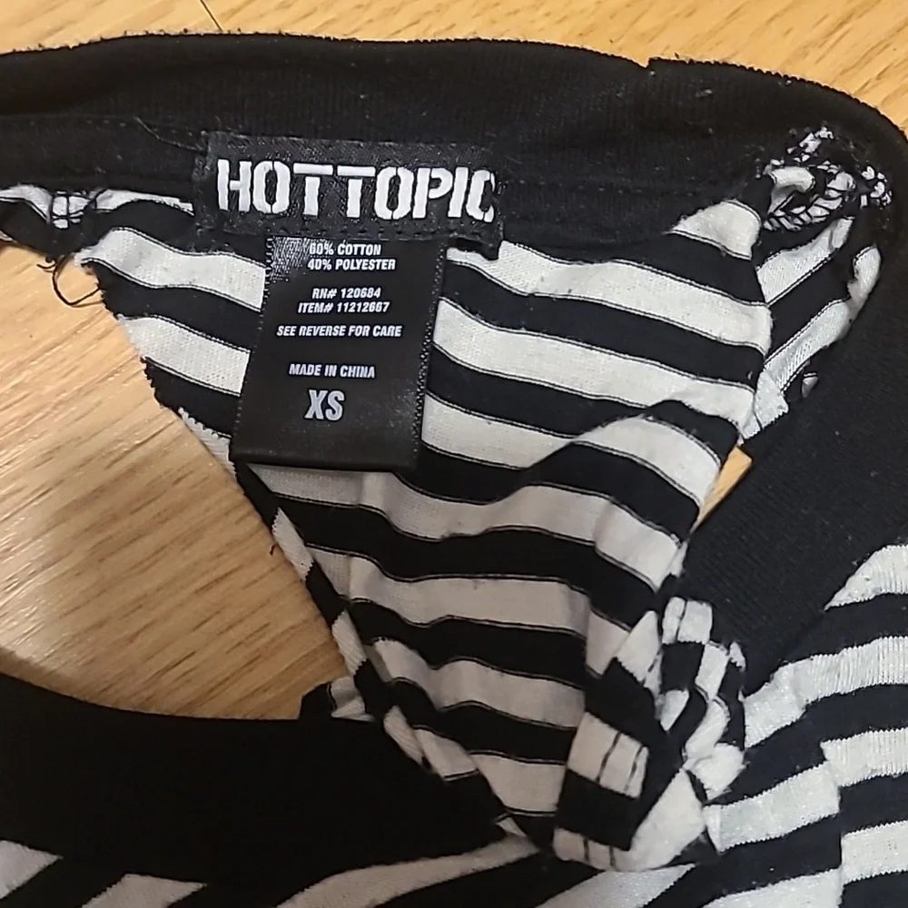 Graphic pride top - Picture 3 of 3